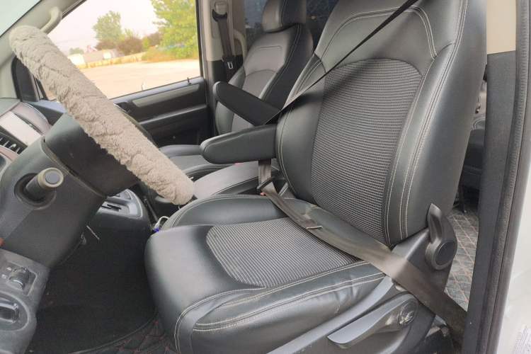 Used SAIC MAXUS G10 2016 2.0T Automatic Elite Edition Left Front Seat