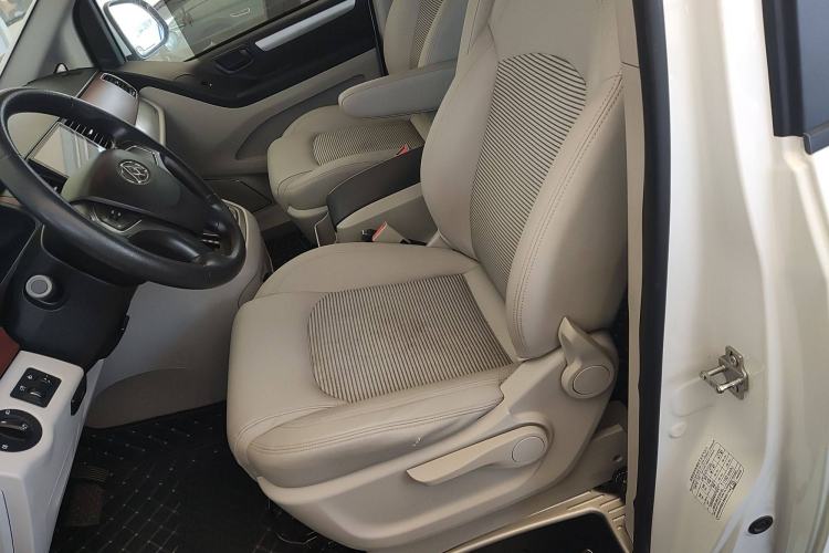 Used SAIC MAXUS G10 2016 2.0T Automatic Elite Edition Left Front Seat
