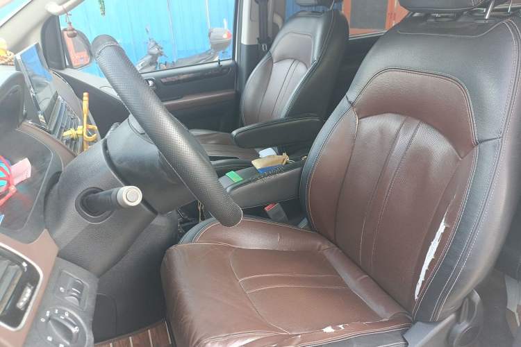 Used SAIC MAXUS G10 2016 2.0T Automatic Luxury Executive Edition Left Front Seat