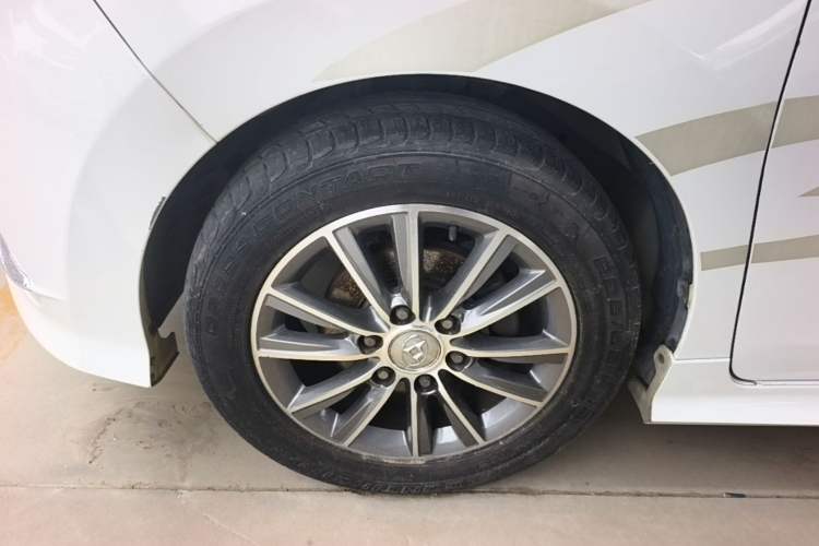 Used SAIC MAXUS G10 2016 2.0T Automatic Luxury Executive Edition Left Front Wheel Hub