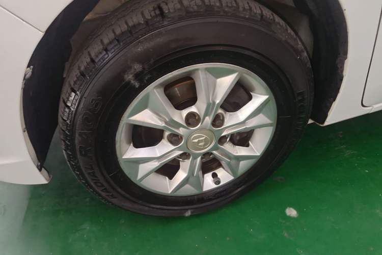 Used SAIC MAXUS G10 2016 2.0T Manual Elite Edition Left Front Wheel Hub
