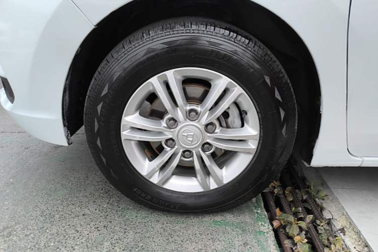 Used SAIC MAXUS G10 2016 1.9T Automatic Luxury Edition Diesel China V Standard Left Front Wheel Hub