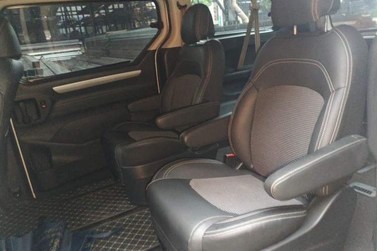 Used SAIC MAXUS G10 2016 2.0T Automatic Elite Edition Left Rear Seat