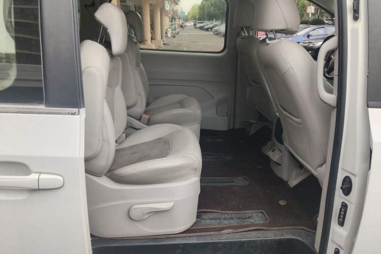 Used SAIC MAXUS G10 2016 2.0T Automatic Elite Edition Left Rear Seat