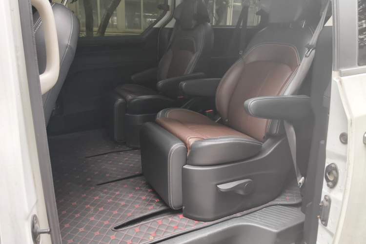 Used SAIC MAXUS G10 2016 2.0T Automatic Luxury Executive Edition Left Rear Seat