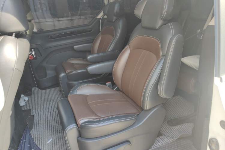 Used SAIC MAXUS G10 2016 2.0T Automatic Luxury Executive Edition Left Rear Seat