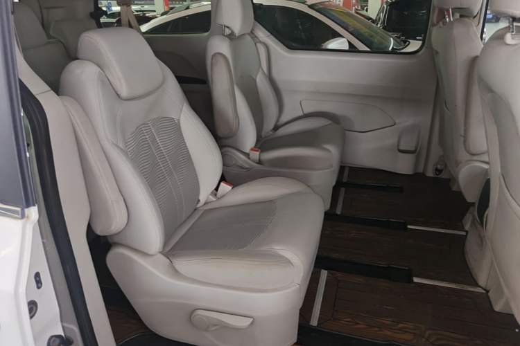 Used SAIC MAXUS G10 2016 2.0T Manual Elite Edition Left Rear Seat