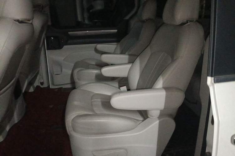Used SAIC MAXUS G10 2016 2.0T Automatic Executive Edition Left Rear Seat