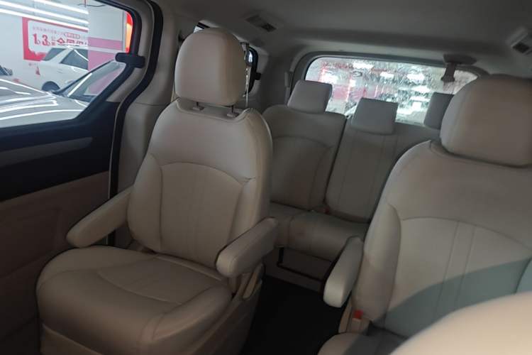 Used SAIC MAXUS G10 2016 2.0T Automatic Elite Edition Left Rear Seat