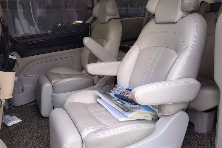 Used SAIC MAXUS G10 2016 2.0T Automatic Luxury Executive Edition Left Rear Seat