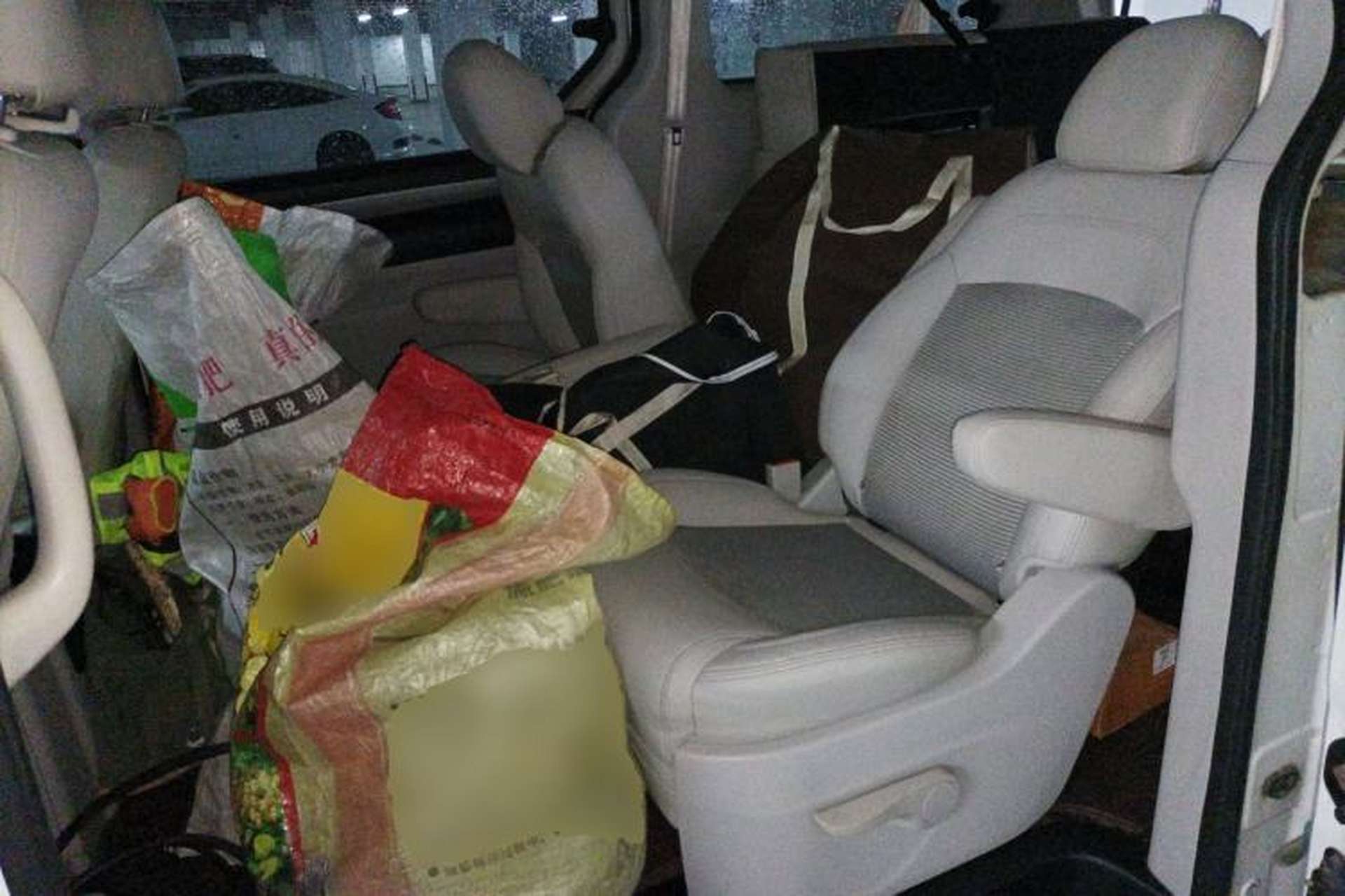 Used SAIC MAXUS G10 2016 2.0T Automatic Luxury Edition Left Rear Seat