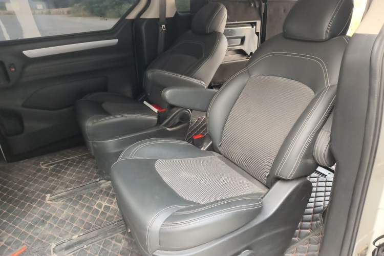 Used SAIC MAXUS G10 2016 2.0T Automatic Elite Edition Left Rear Seat