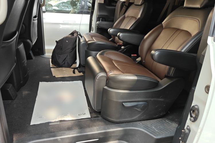 Used SAIC MAXUS G10 2016 2.0T Automatic Luxury Executive Edition Left Rear Seat