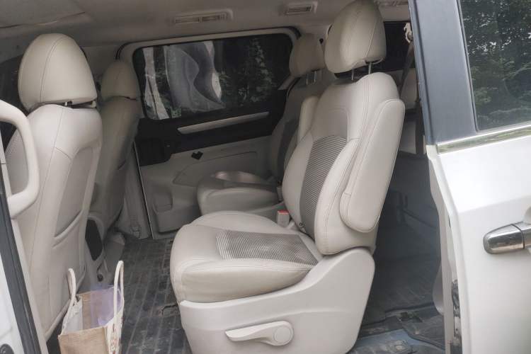 Used SAIC MAXUS G10 2016 1.9T Automatic Luxury Edition Diesel China V Standard Left Rear Seat