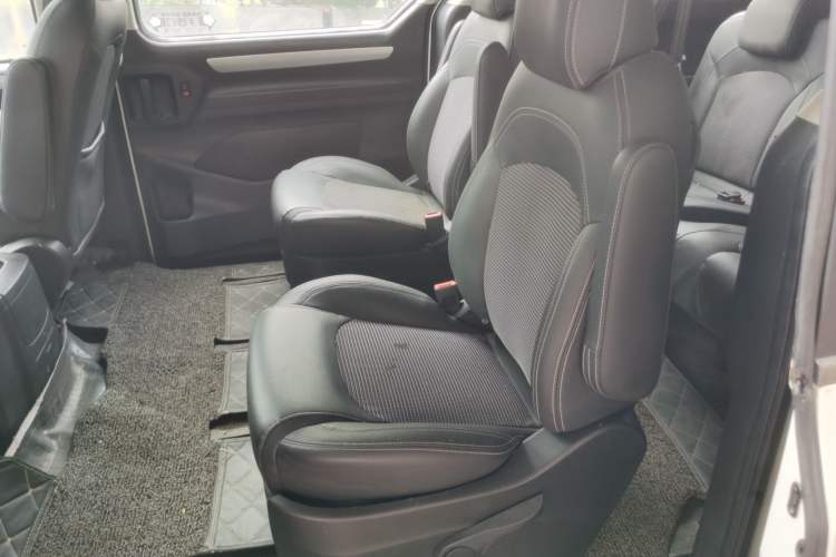 Used SAIC MAXUS G10 2016 1.9T Manual Elite Edition Diesel China V Standard Left Rear Seat