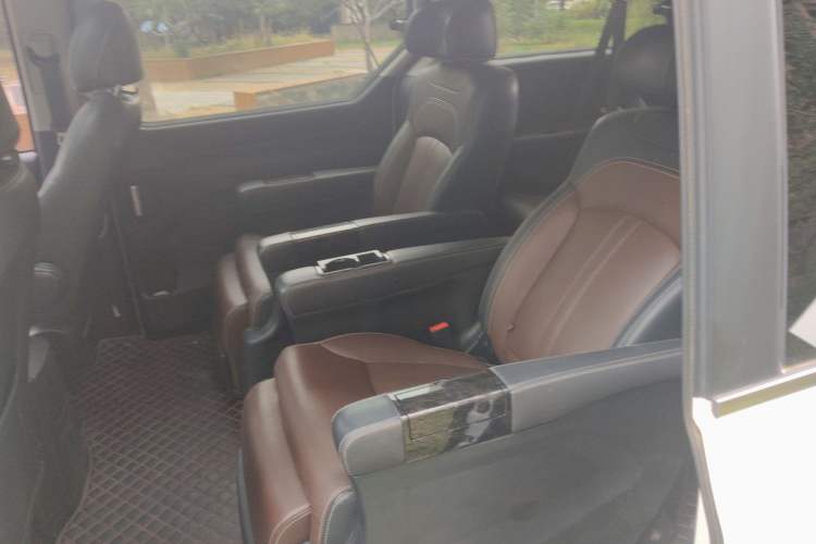 Used SAIC MAXUS G10 2016 2.0T Automatic Flagship Edition Left Rear Seat