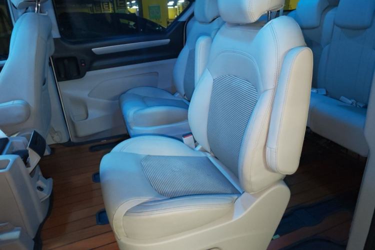 Used SAIC MAXUS G10 2016 2.0T Automatic Luxury Edition Left Rear Seat