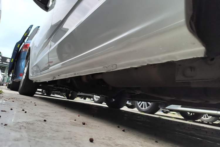 Used SAIC MAXUS G10 2016 2.0T Automatic Elite Edition Left Side Sill