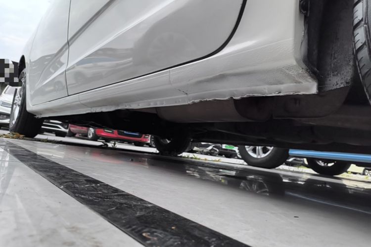 Used SAIC MAXUS G10 2016 1.9T Automatic Luxury Edition Diesel China V Standard Left Side Sill