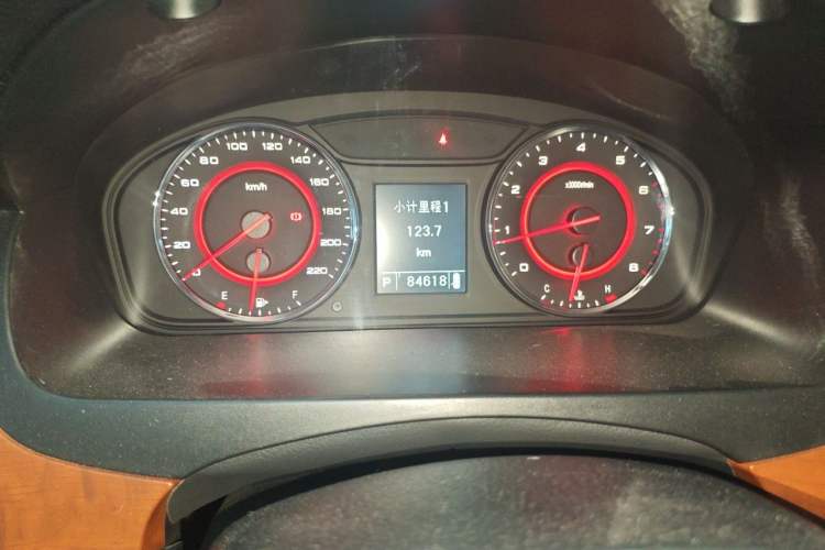 Used SAIC MAXUS G10 2016 2.0T Automatic Elite Edition Odometer Close Up