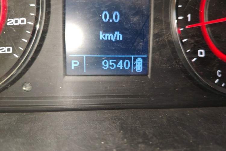 Used SAIC MAXUS G10 2016 2.0T Automatic Luxury Edition Odometer Close Up