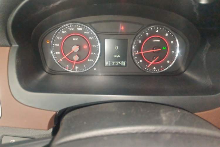Used SAIC MAXUS G10 2016 2.0T Automatic Luxury Edition Odometer Close Up
