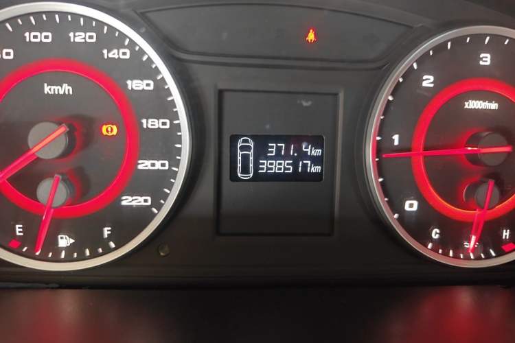 Used SAIC MAXUS G10 2016 1.9T Manual Elite Edition Diesel China V Standard Odometer Close Up