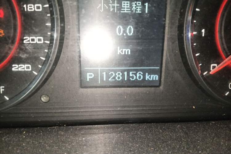 Used SAIC MAXUS G10 2016 2.0T Automatic Executive Edition Odometer Close Up