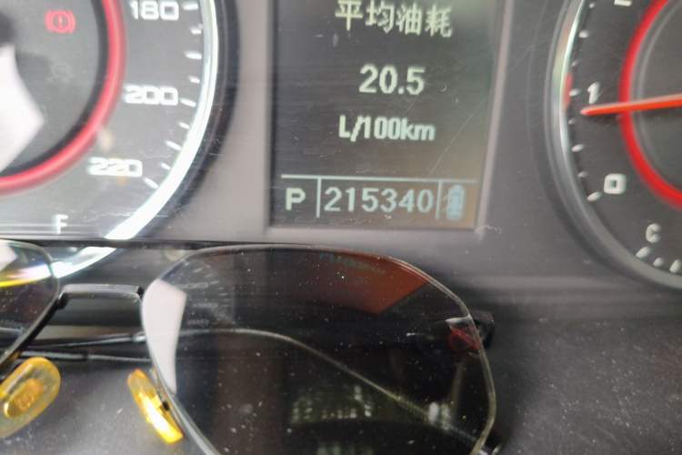 Used SAIC MAXUS G10 2016 2.0T Automatic Flagship Edition Odometer Close Up