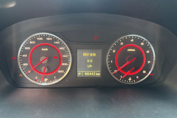 Used SAIC MAXUS G10 2016 2.0T Automatic Elite Edition Odometer Close Up