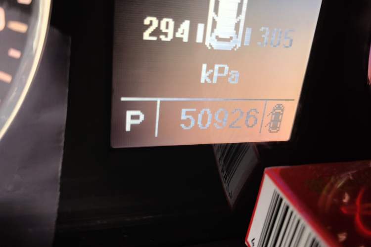 Used SAIC MAXUS G10 2016 2.0T Automatic Luxury Executive Edition Odometer Close Up