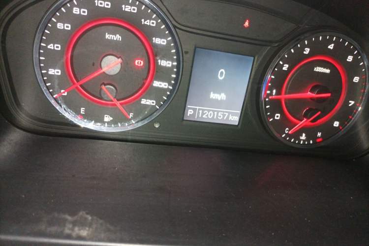 Used SAIC MAXUS G10 2016 2.0T Automatic Luxury Edition Odometer Close Up