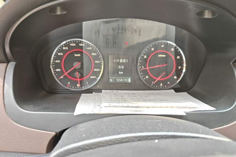 Used SAIC MAXUS G10 2016 2.0T Automatic Luxury Executive Edition Odometer Close Up
