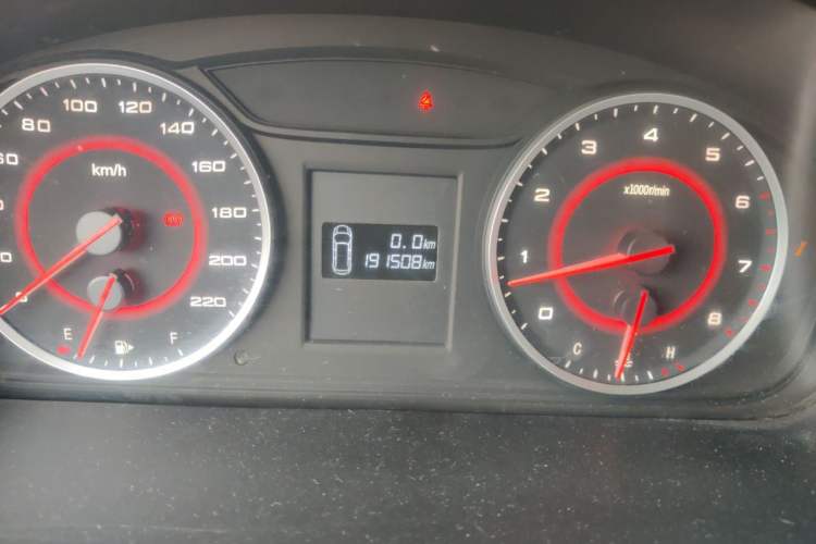 Used SAIC MAXUS G10 2016 2.4L Manual Elite Edition Odometer Close Up