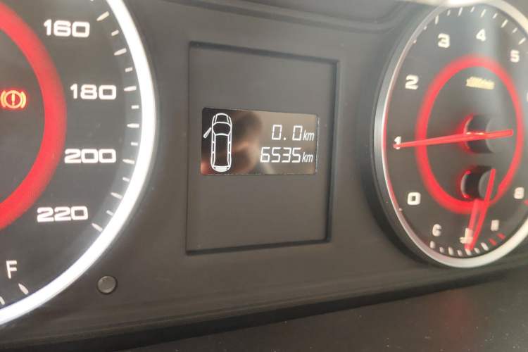 Used SAIC MAXUS G10 2016 2.4L Manual Elite Edition Odometer Close Up