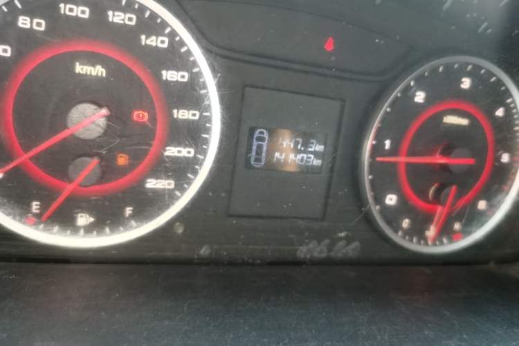 Used SAIC MAXUS G10 2016 1.9T Manual Elite Edition Diesel China V Standard Odometer Close Up