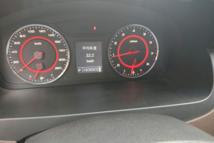 Used SAIC MAXUS G10 2016 2.0T Automatic Flagship Edition Odometer Close Up