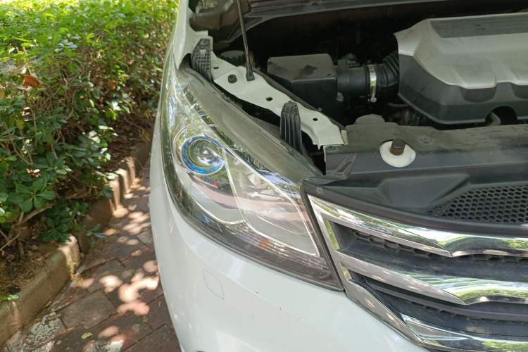 Used SAIC MAXUS G10 2016 1.9T Automatic Luxury Executive Edition Diesel China V Standard Right Front Headlight