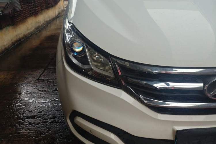 Used SAIC MAXUS G10 2016 2.0T Automatic Elite Edition Right Front Headlight