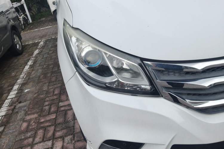 Used SAIC MAXUS G10 2016 2.0T Automatic Elite Edition Right Front Headlight