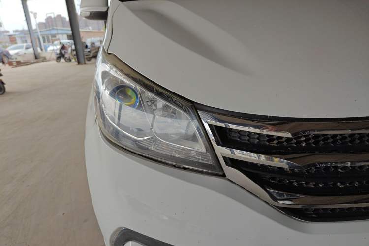 Used SAIC MAXUS G10 2016 1.9T Manual Elite Edition Diesel China V Standard Right Front Headlight