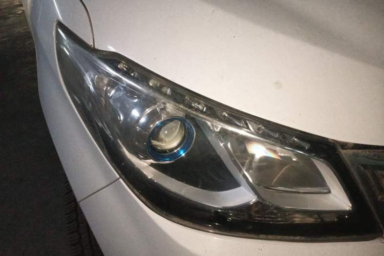 Used SAIC MAXUS G10 2016 2.0T Automatic Executive Edition Right Front Headlight