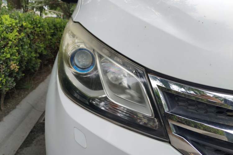 Used SAIC MAXUS G10 2016 2.0T Automatic Flagship Edition Right Front Headlight