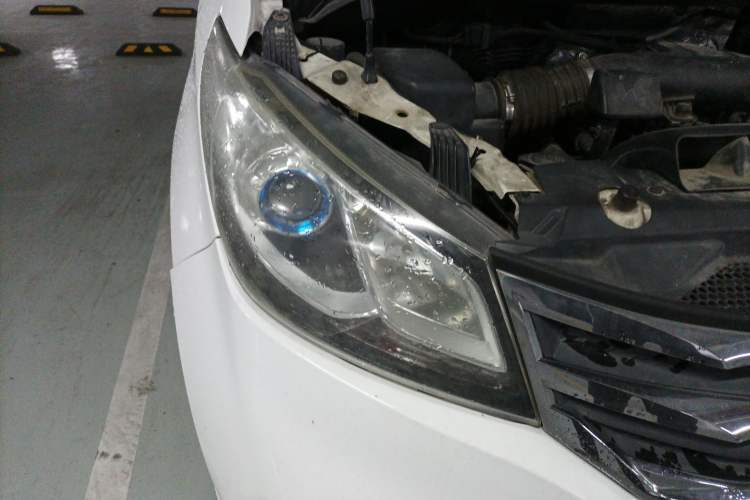 Used SAIC MAXUS G10 2016 2.0T Automatic Luxury Edition Right Front Headlight