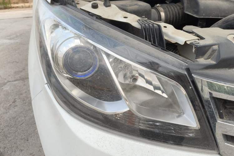 Used SAIC MAXUS G10 2016 2.0T Automatic Elite Edition Right Front Headlight