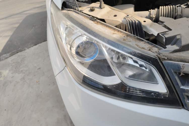 Used SAIC MAXUS G10 2016 2.4L Manual Elite Edition Right Front Headlight