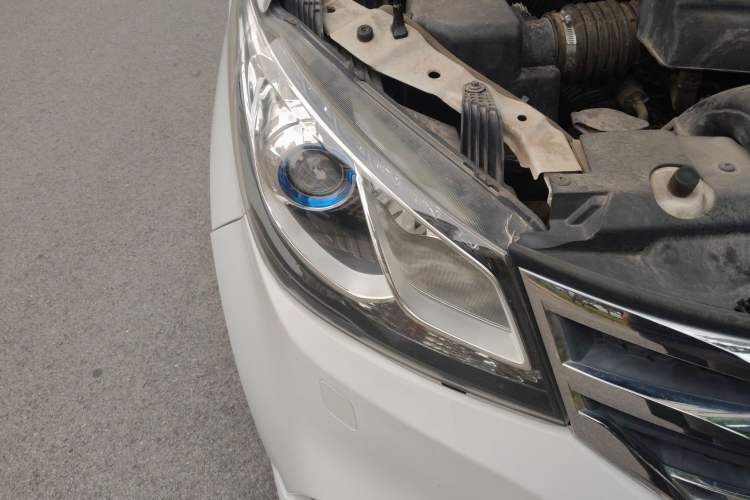 Used SAIC MAXUS G10 2016 2.0T Automatic Flagship Edition Right Front Headlight