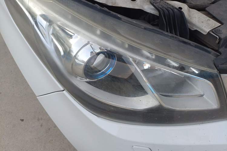 Used SAIC MAXUS G10 2016 2.0T Automatic Luxury Executive Edition Right Front Headlight
