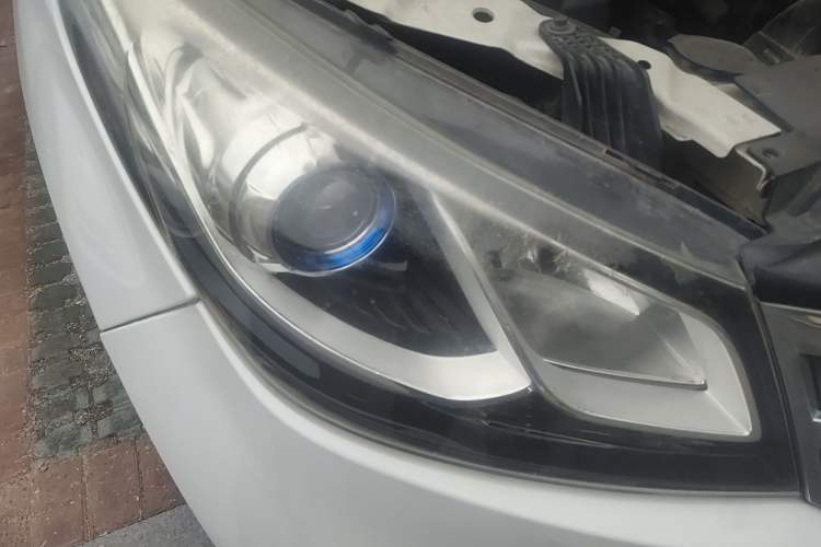 Used SAIC MAXUS G10 2016 2.0T Automatic Elite Edition Right Front Headlight