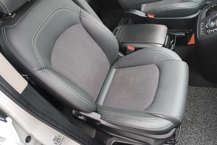 Used SAIC MAXUS G10 2016 2.0T Automatic Elite Edition Right Front Seat